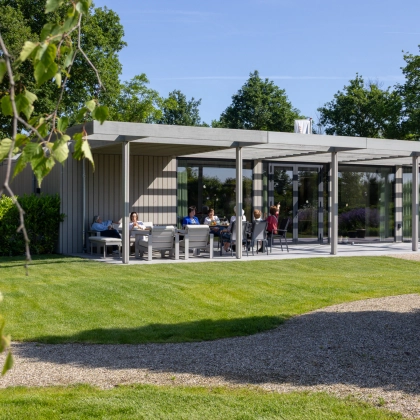Stoel voor plas water